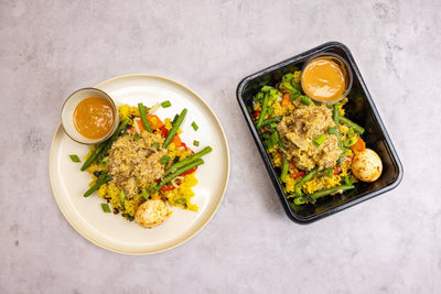 Nasi met kip en groenten